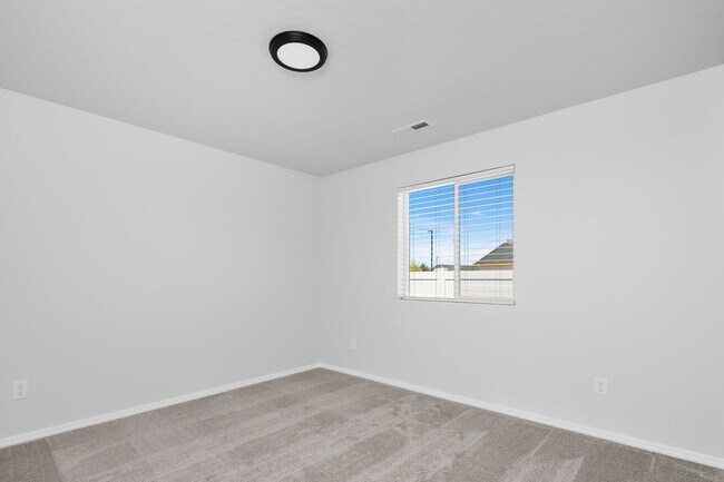 Building Photo - $200.00 Move in Special for September / Oc...