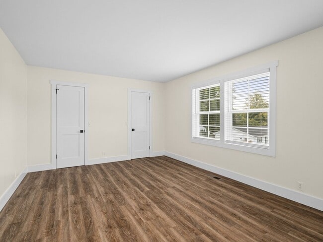 Building Photo - Newly Renovated 2/1.5 Townhome in Nashville