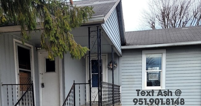 Building Photo - 2202 Silver St