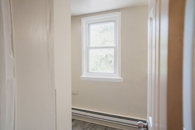 Building Photo - Spacious 3-Bedroom Home with Brand-New Appliances – Available Now in Allentown!