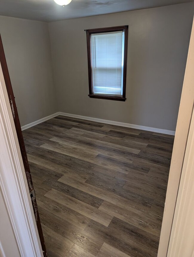 Building Photo - Charming 3-Bedroom Property in Prime Location