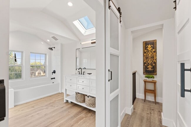 Building Photo - $11,995 - Stunning Executive Estate in Willow Glen