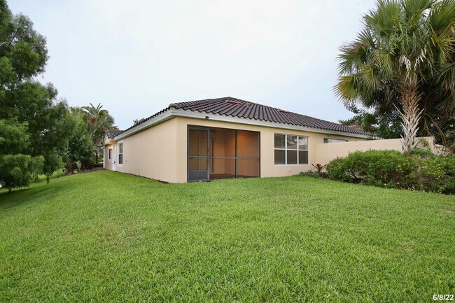 Building Photo - Beautiful 3/2 Corner Duplex with Water Vie...