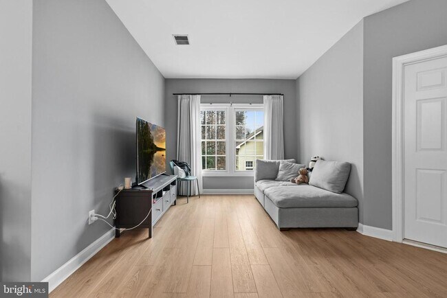 Building Photo - 4924 Berkshire Woods Dr