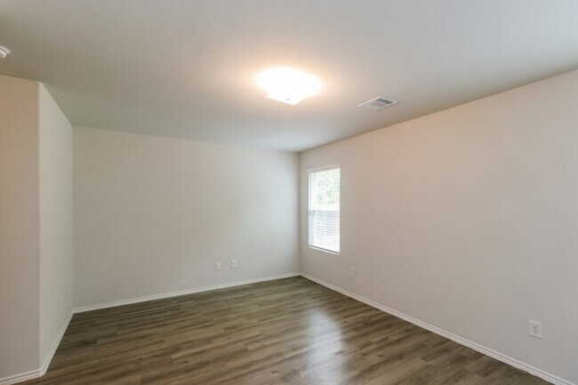 Building Photo - 2744 Madison Ct