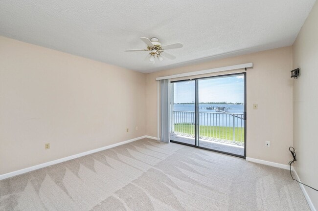 Building Photo - Waterfront Condo!