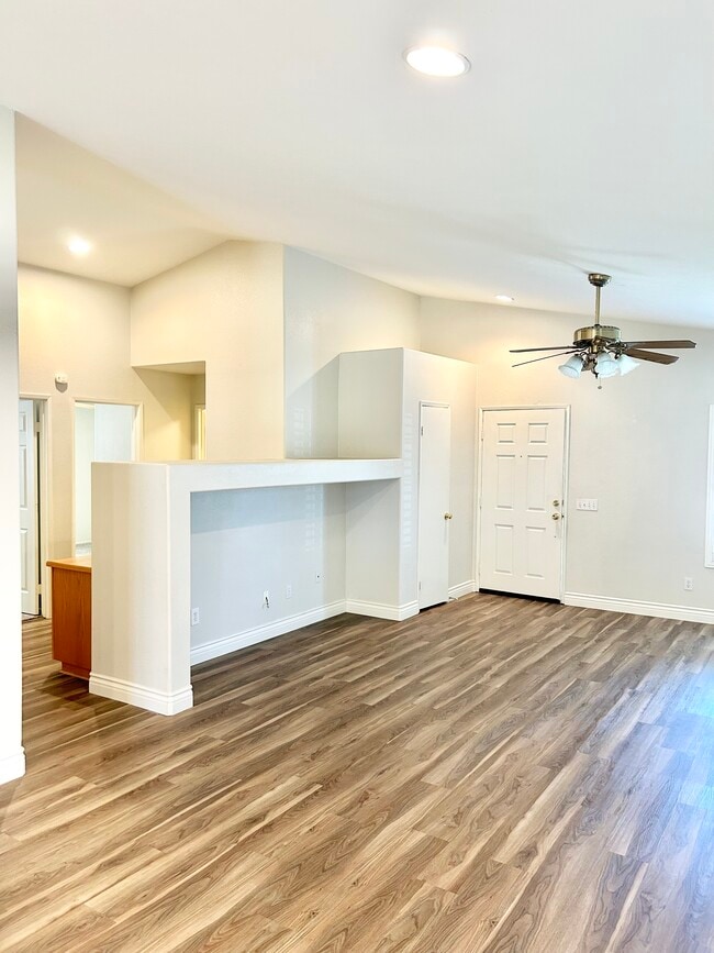 Building Photo - 30277 Twain Dr