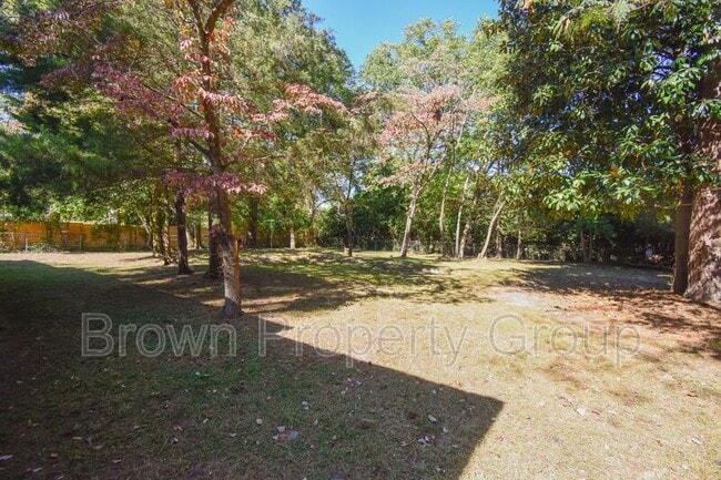 Building Photo - 3022 Cliffdale Rd