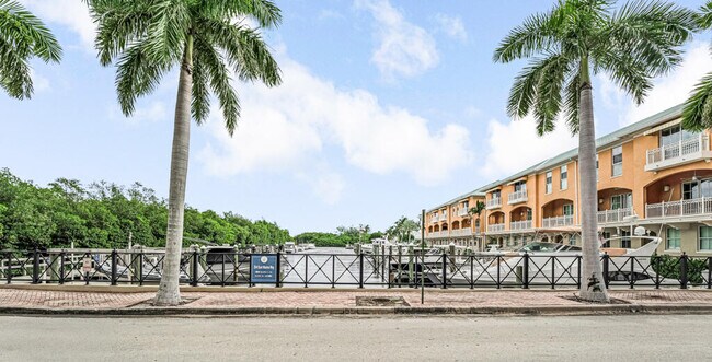 Building Photo - 625 Casa Loma Blvd