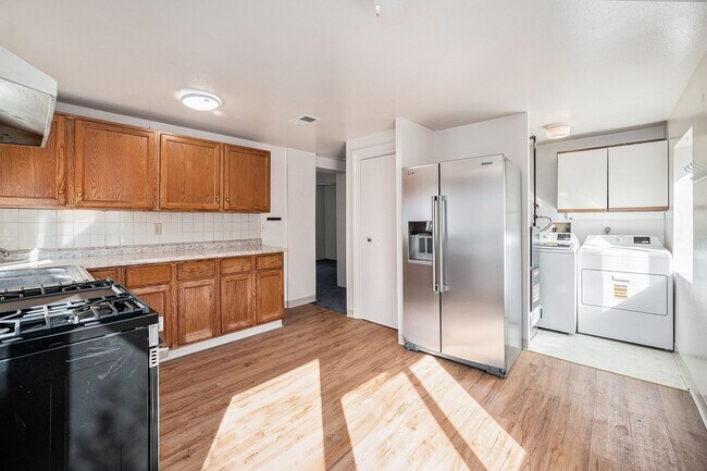 Building Photo - Fantastic House In Desirable Englewood Neighborhood