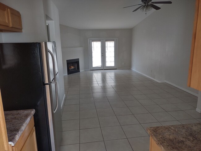 Building Photo - Two Bed Two Bath Single Story Town-Home in...