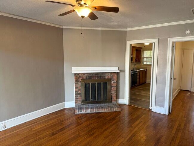 Building Photo - 527 Poplar St