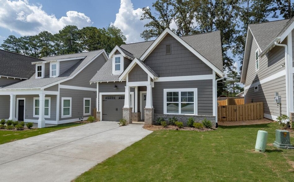 Primary Photo - 140 Patton Way