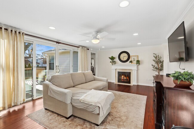 Building Photo - 7329 Ash St