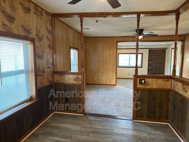 Building Photo - 1928 N Columbia Pl