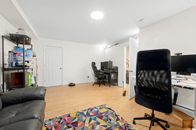 Building Photo - 215 1st St