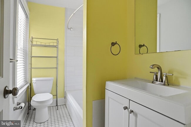 Building Photo - 33 E Front St