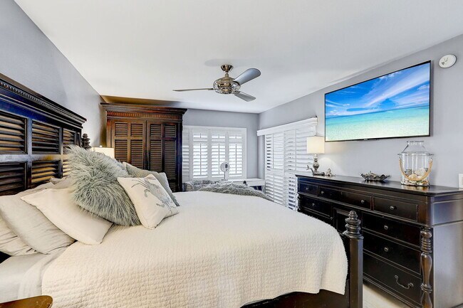 Building Photo - 4770 Brittany Dr S