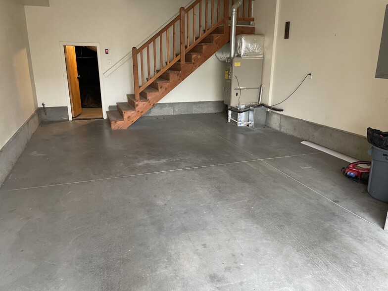 Building Photo - 1755 NE Lotus Dr