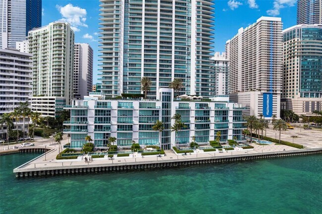 Building Photo - 1331 Brickell Bay Dr