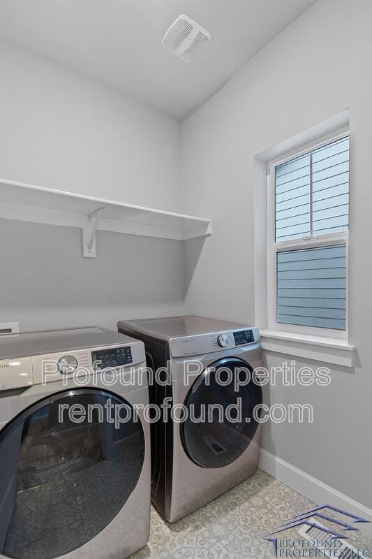 Building Photo - 6843 SE Red Alder St