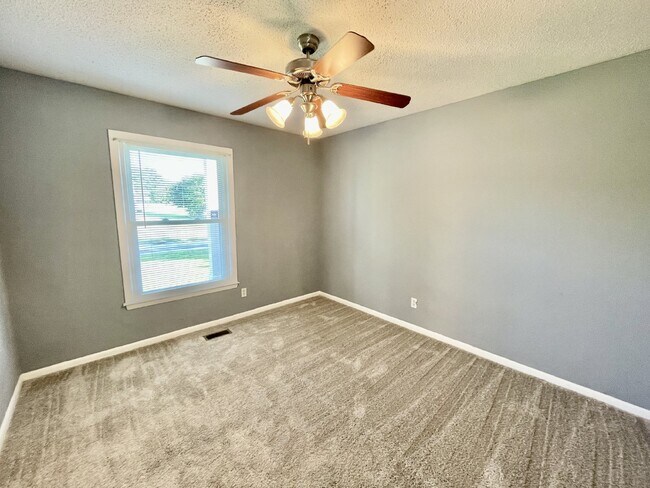 Building Photo - 3 Bedroom, 1.5 Bath RANCH Style NEST