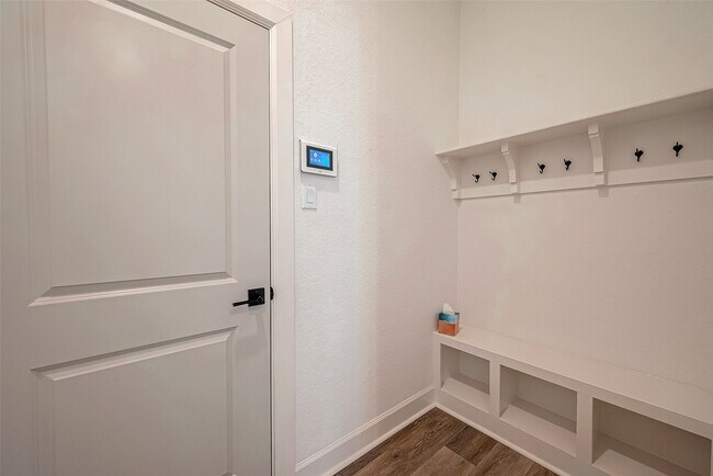 Building Photo - 24351 Dyer Hl Wy