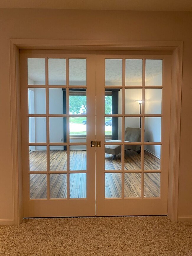 Building Photo - 25027 Rushmore Ct