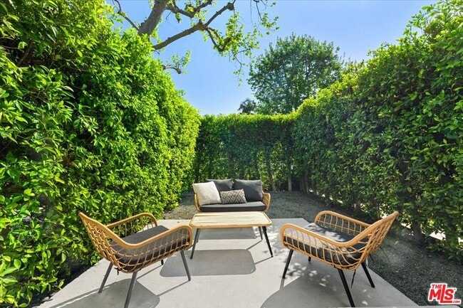 Building Photo - 211 S Valley St