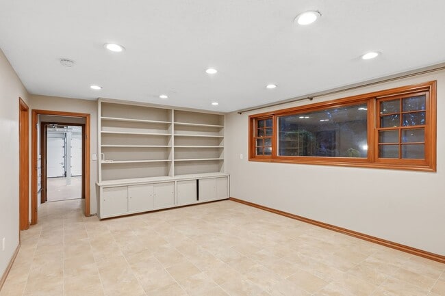 Building Photo - Charming Lake Oswego Home on Large Corner Lot – 3BR, 2.5BA + Bonus Room