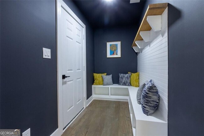 Building Photo - 2749 Memorial Dr SE