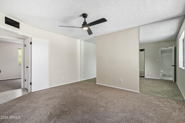 Building Photo - 3917 W Juniper Ave