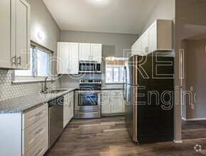Building Photo - 1715 Fairmount Dr