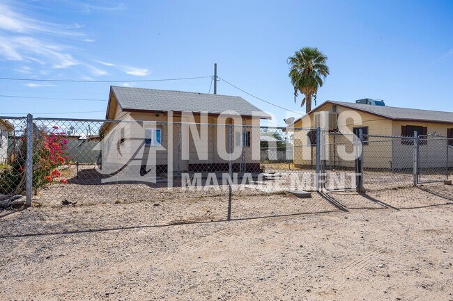 Building Photo - Cute and Cozy Home