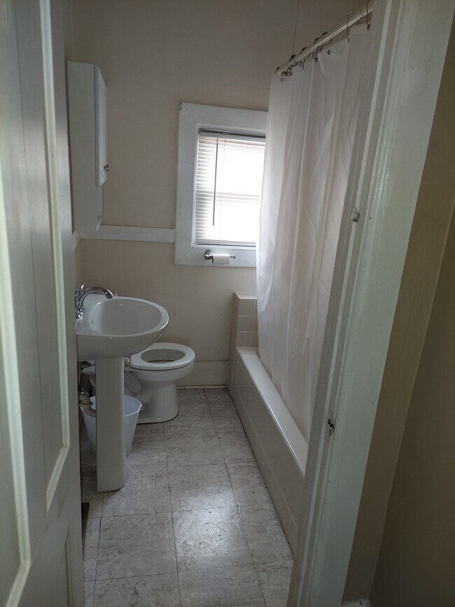 Bathroom - 718 W Jackson St