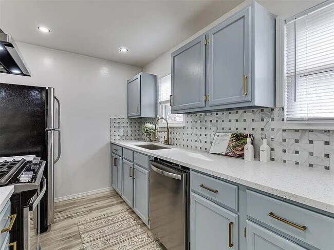 Building Photo - 1208 Jet Dr