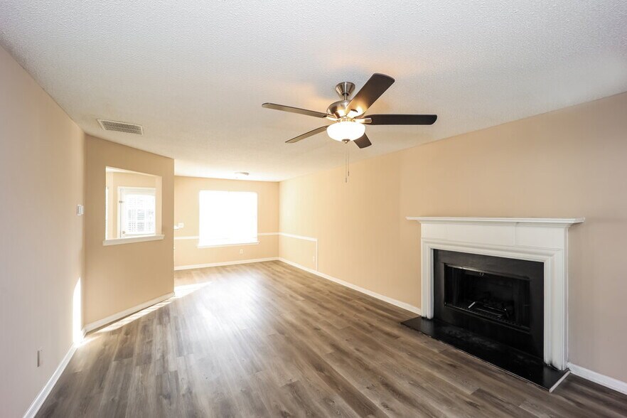 Building Photo - 255 Summer Hill Cir