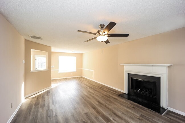 Building Photo - 255 Summer Hill Cir