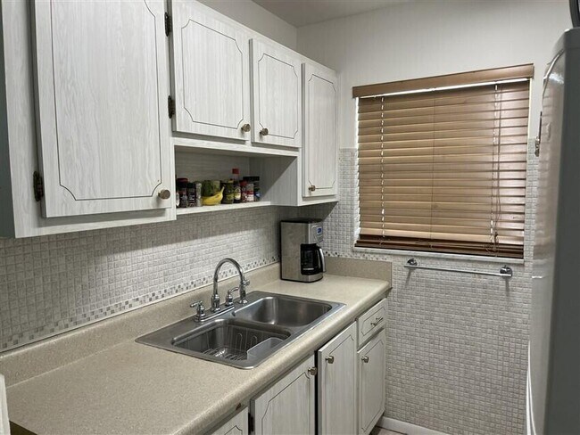 Building Photo - 18 Ocean Breeze