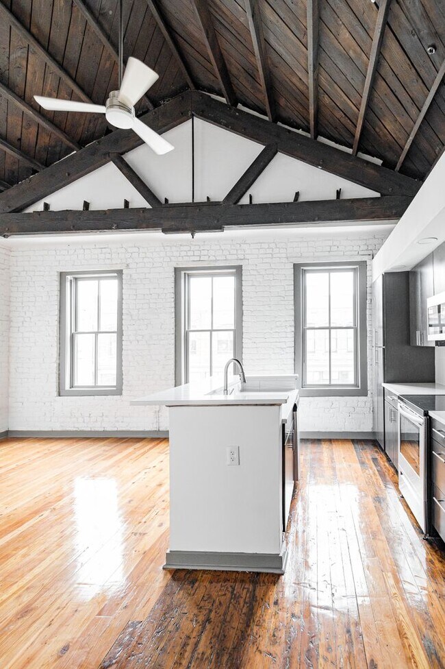 Building Photo - Vaulted ceilings