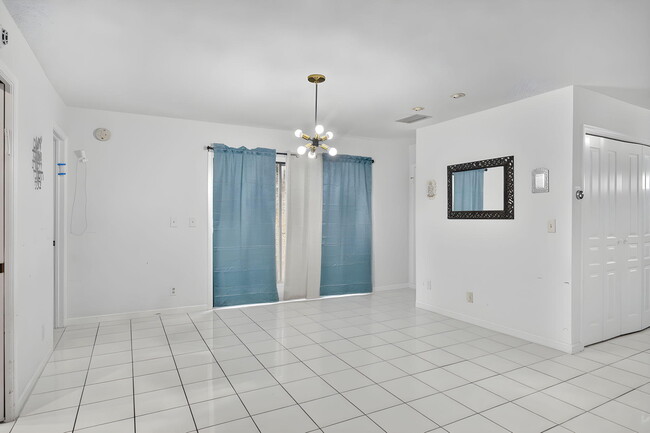 Building Photo - 7690 Solimar Cir