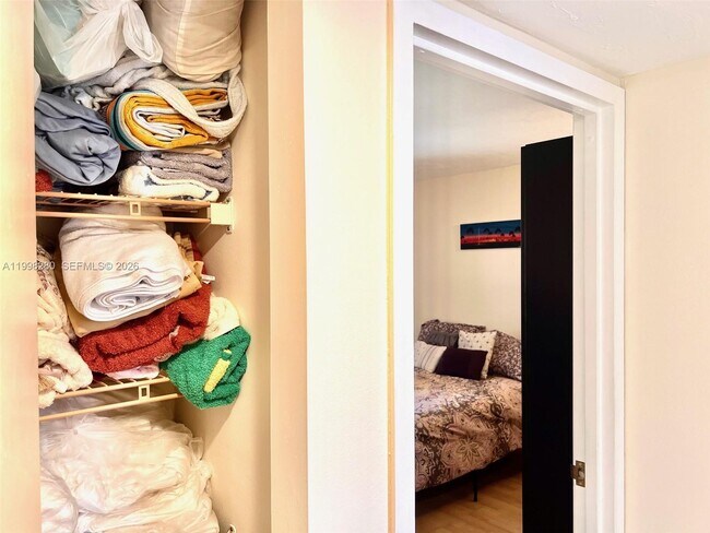 Building Photo - 2841 Somerset Dr