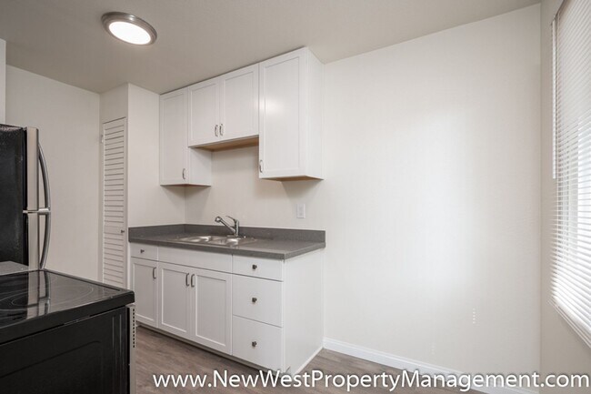 Building Photo - Upgraded Sherman Heights 1 Bedroom, Available Now!