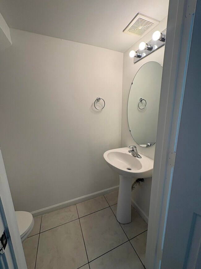 Building Photo - 3122 Coral Ridge Dr