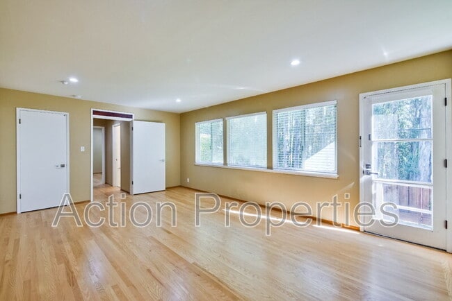 Building Photo - 2329 Trenton Dr