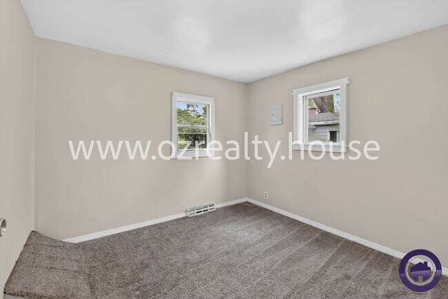 Building Photo - 564 Williamsville Ave