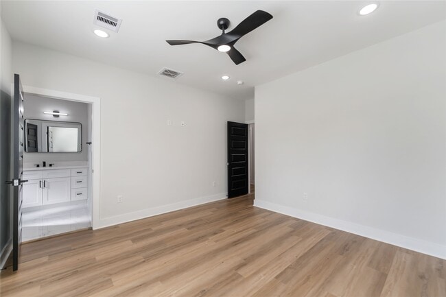 Building Photo - 6909 S Hall St
