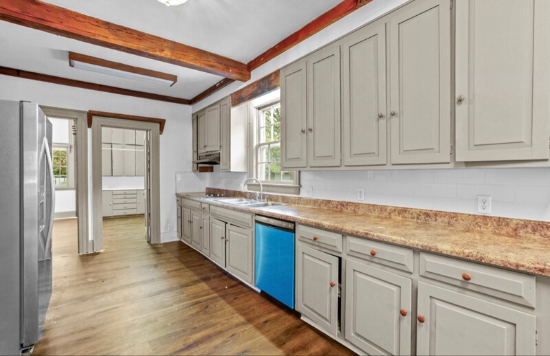 Building Photo - 620 Falls Rd