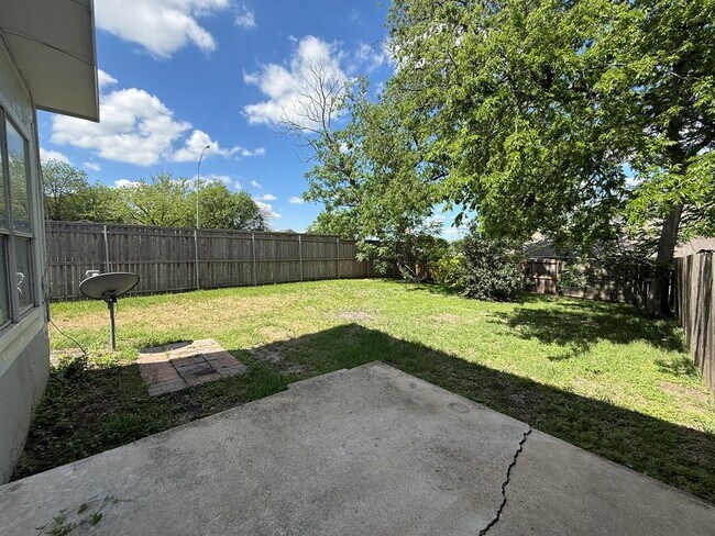 Building Photo - 6726 Windrift Way