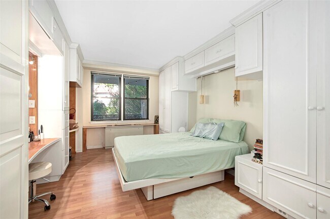 Building Photo - 4901 Henry Hudson Pkwy W